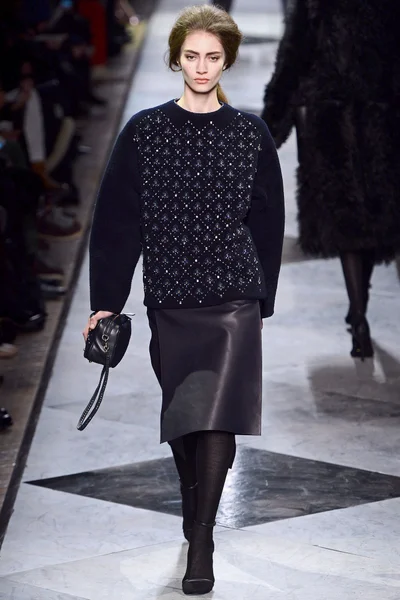 Look 30